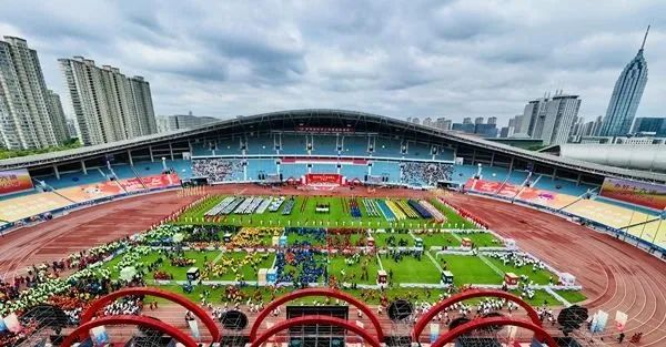 �ڲ�����Ϸ��վéɽȪЯ��ʮ���ˣ����������˶������У�